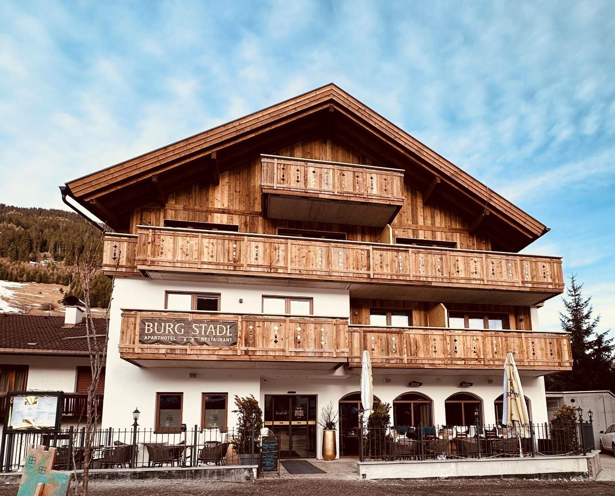 Burgstadl Aparthotel & Restaurant Ladis Dış mekan fotoğraf