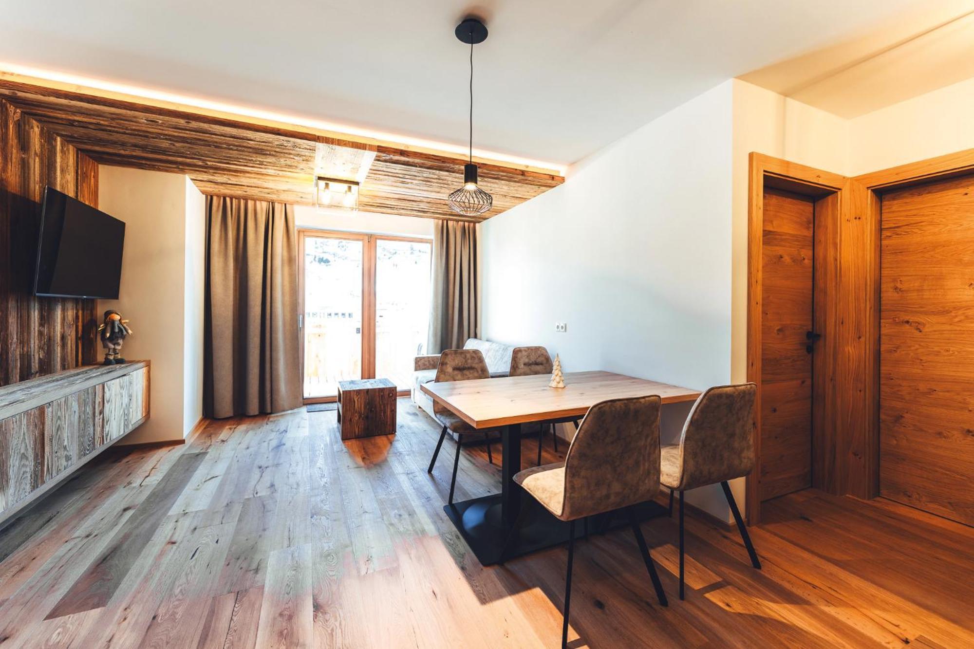 Burgstadl Aparthotel & Restaurant Ladis Dış mekan fotoğraf